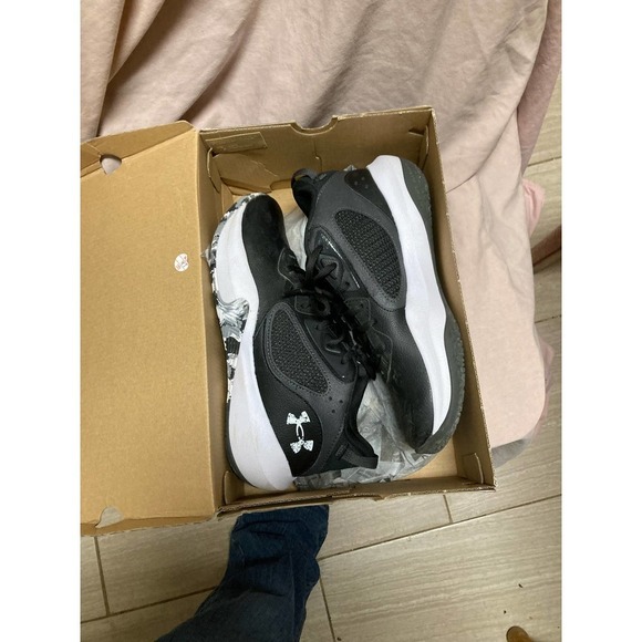 Under ARMOUR LOCKDOWN 6 Size (YOUTH) 7 - Picture 1 of 5